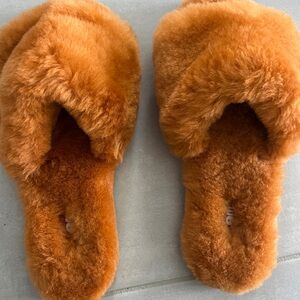 NEW LAMO Fluffy Orange Slippers Womens 9.5